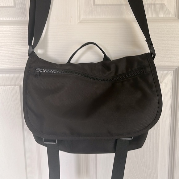 Weekday messager bag - Picture 2 of 3